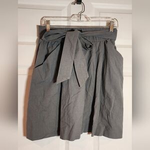 Fashionista Stretchy Gray Tie Front Skirt Pockets Medium
